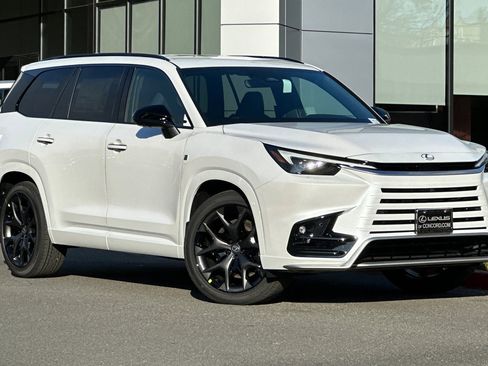 New 2026 Lexus TX 500h AWD image 2