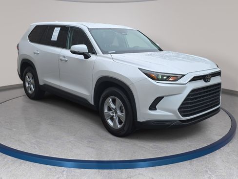 Certified 2025 Toyota Grand Highlander FWD image 3