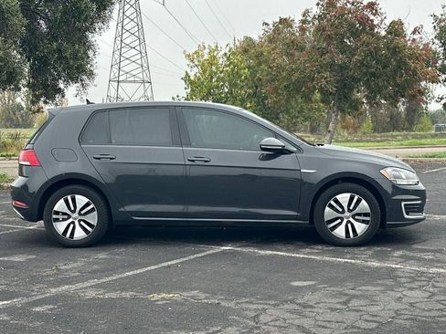 Used 2019 Volkswagen e-Golf SE image 3