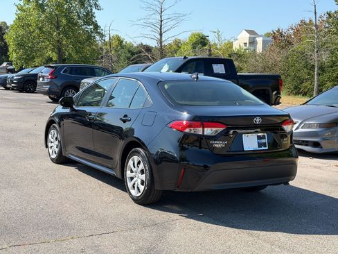 Used 2025 Toyota Corolla LE FWD image 3