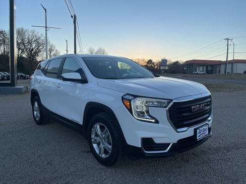 Used 2024 GMC Terrain SLE image 11