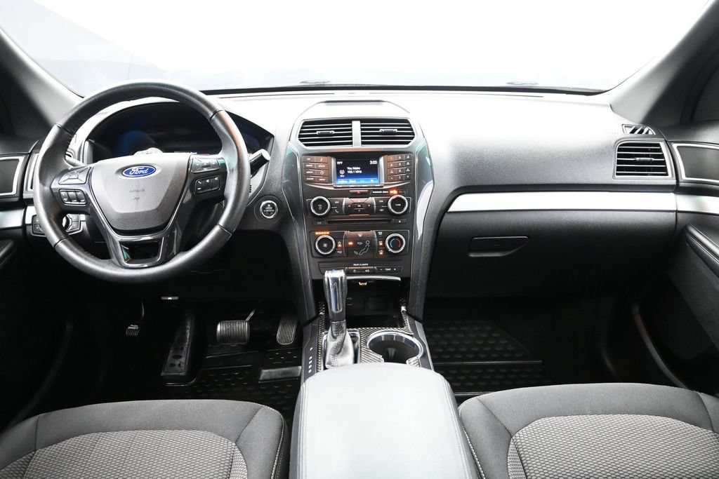 Used 2017 Ford Explorer XLT FWD image 28