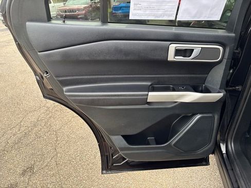 Used 2024 Ford Explorer XLT AWD/4WD image 22