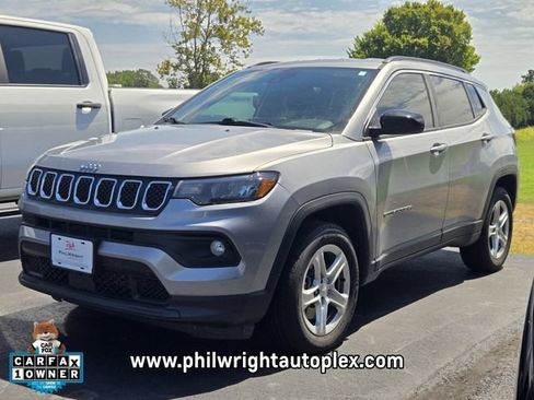 Used 2023 Jeep Compass Latitude w/ Convenience Group AWD/4WD image 3