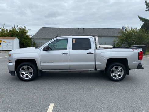 Used 2018 Chevrolet Silverado 1500 Custom w/ Custom Value Package image 9