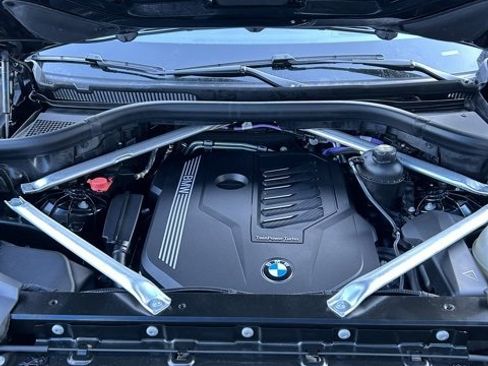 Used 2022 BMW X5 xDrive40i w/ M Sport Package image 18