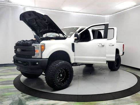 Used 2017 Ford F250 Lariat w/ Lariat Ultimate Package AWD/4WD image 9