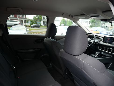 Used 2023 Nissan Rogue S AWD/4WD image 24