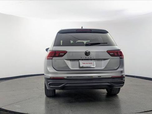 Used 2023 Volkswagen Tiguan SE FWD image 7