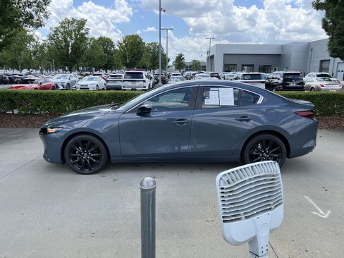 Used 2022 MAZDA MAZDA3 s FWD image 6