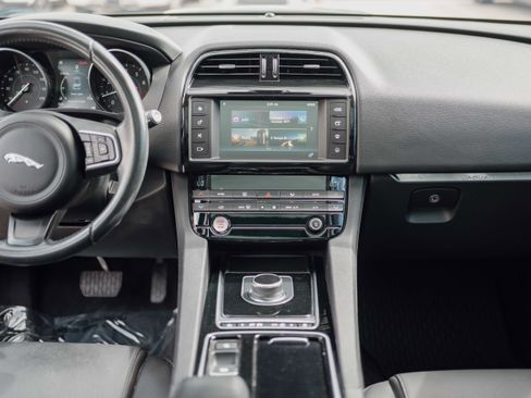 Used 2018 Jaguar F-PACE Premium AWD/4WD image 7