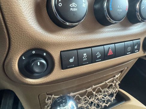 Used 2017 Jeep Wrangler Sahara w/ Connectivity Group image 16