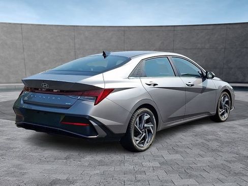 Used 2024 Hyundai Elantra Limited FWD image 2