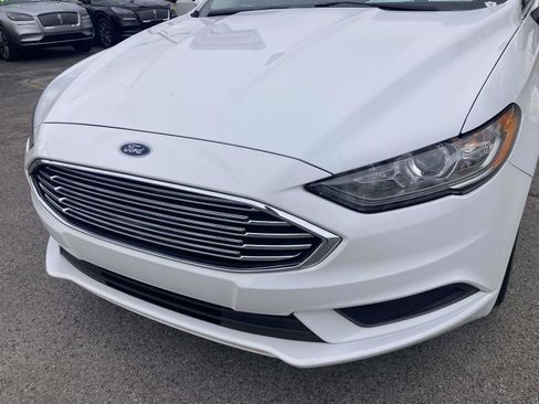 Used 2017 Ford Fusion SE w/ Fusion SE Technology Package image 10