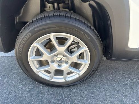 Certified 2023 Jeep Renegade Latitude AWD/4WD image 29