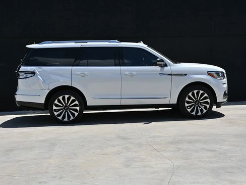 Used 2023 Lincoln Navigator Reserve RWD image 7
