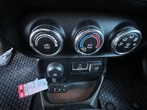 Used 2014 Jeep Wrangler Unlimited Sport w/ Quick Order Package 24S AWD/4WD image 8