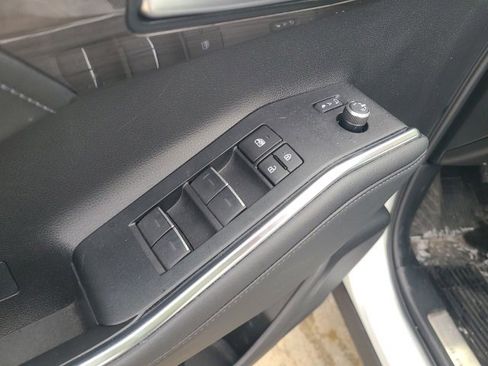Used 2023 Toyota Highlander Platinum image 18