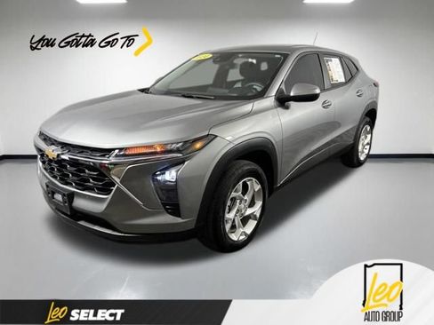 Used 2024 Chevrolet Trax LS w/ LS Convenience Package FWD image 1