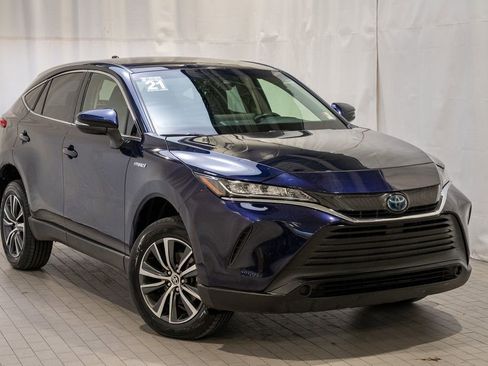 Used 2021 Toyota Venza LE image 1