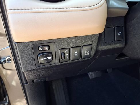 Used 2014 Toyota RAV4 Limited w/ Technology Package image 22