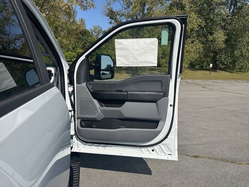 New 2026 Ford F350 XL w/ XL Chrome Package image 32