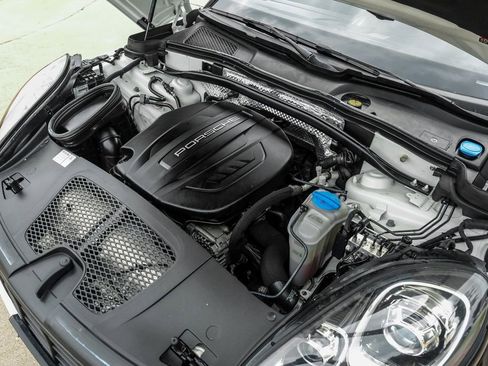 Used 2018 Porsche Macan AWD/4WD image 55