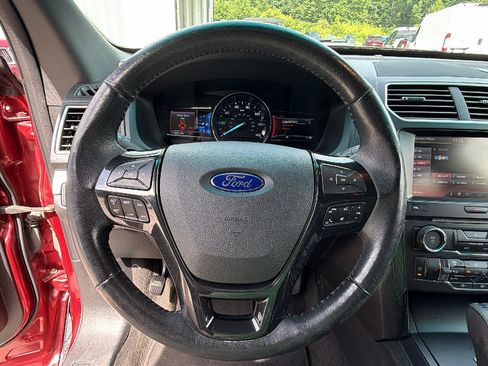 Used 2016 Ford Explorer XLT w/ Equipment Group 202A AWD/4WD image 29