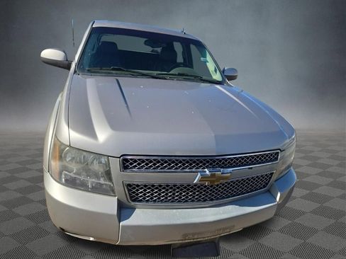Used 2009 Chevrolet Avalanche LT w/ Luxury Package AWD/4WD image 6
