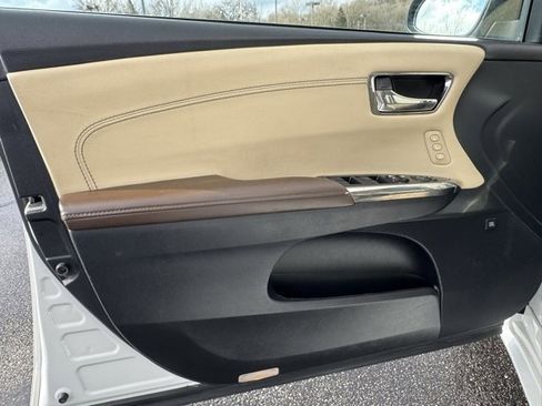Used 2016 Toyota Avalon Limited image 27