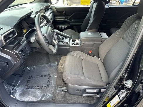 Certified 2025 Toyota 4Runner SR5 AWD/4WD image 31
