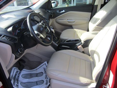 Used 2016 Ford Escape Titanium FWD image 9