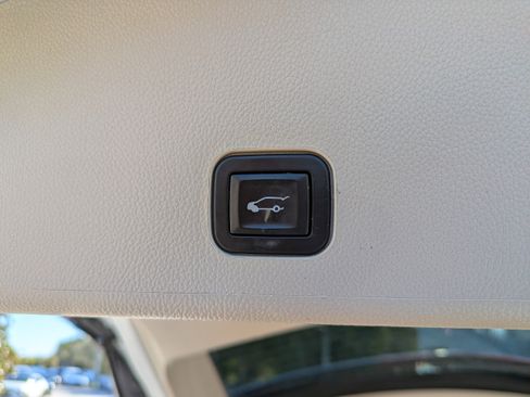 Used 2015 Cadillac SRX Performance w/ Driver Awareness Package image 17