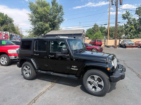 Used 2017 Jeep Wrangler Unlimited Sahara AWD/4WD image 10