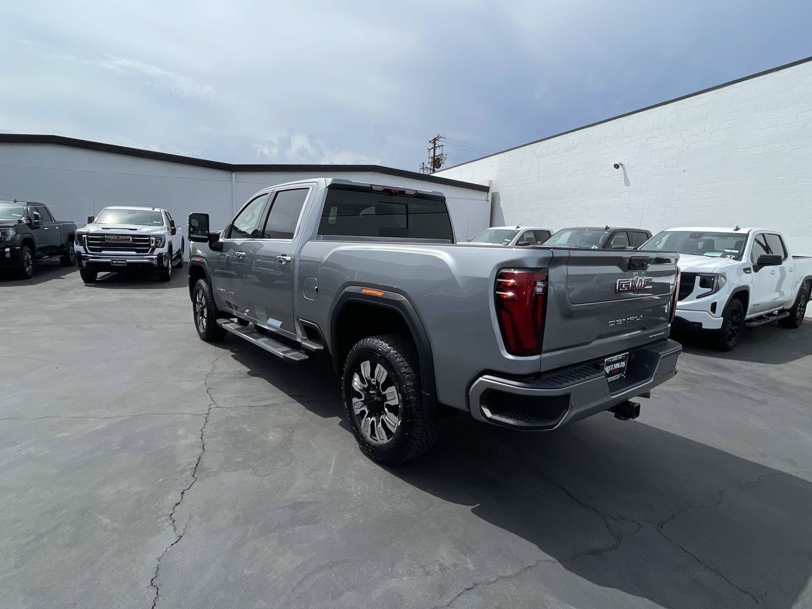 New 2026 GMC Sierra 2500 Denali w/ Denali Reserve Package AWD/4WD image 7