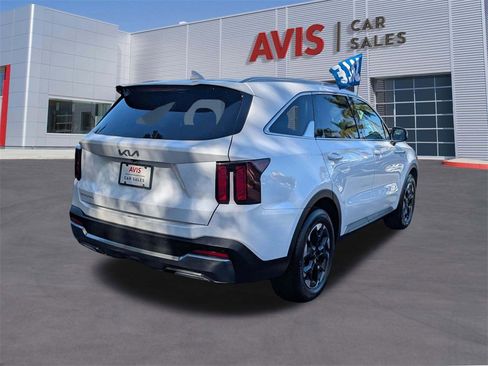 Used 2024 Kia Sorento S image 6