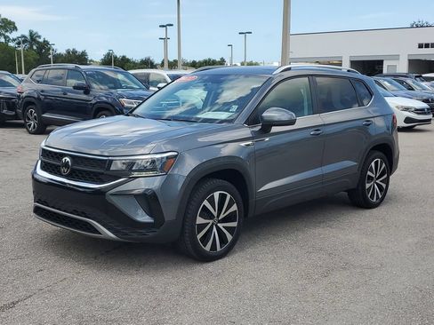 Certified 2022 Volkswagen Taos SE FWD image 9