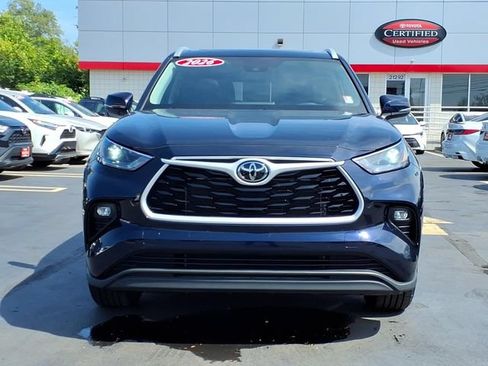 Used 2026 Toyota Highlander XLE AWD/4WD image 2