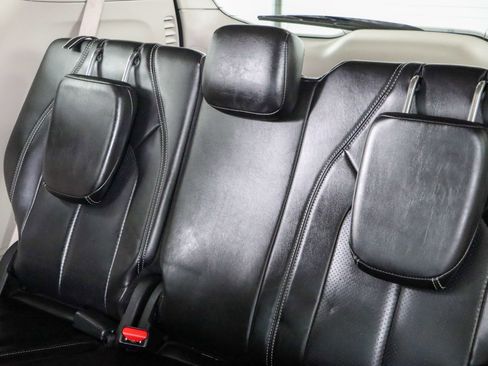 Used 2023 Chrysler Pacifica Touring-L FWD image 25