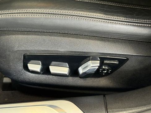 Used 2022 BMW 740i w/ M Sport Package RWD image 22