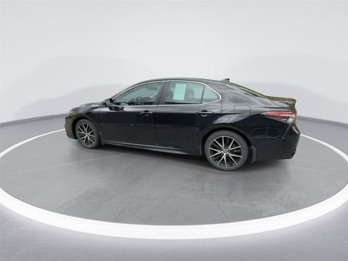 Used 2023 Toyota Camry SE image 6