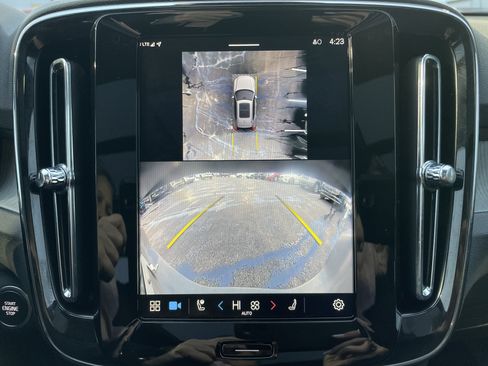 Used 2025 Volvo XC40 B5 Plus image 48