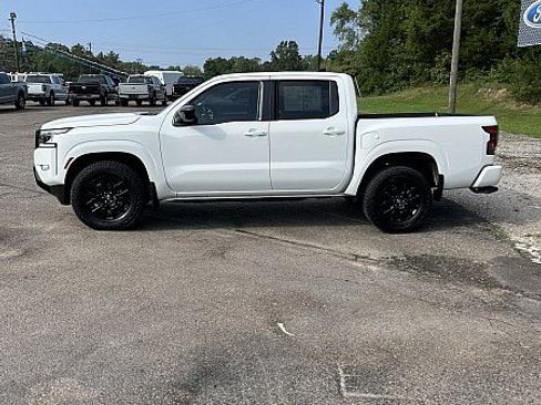 Used 2023 Nissan Frontier SV w/ Midnight Edition Package AWD/4WD image 4