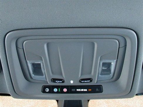 Used 2019 Chevrolet Silverado 1500 Custom w/ Custom Value Package AWD/4WD image 28