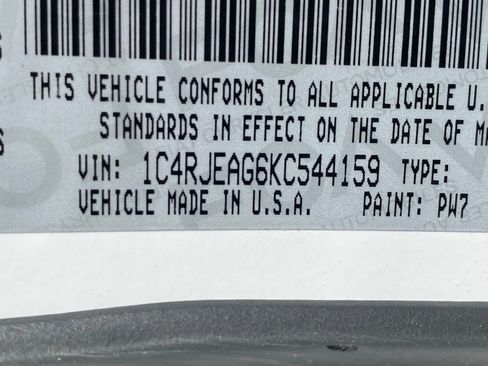 Used 2019 Jeep Grand Cherokee Altitude RWD image 29