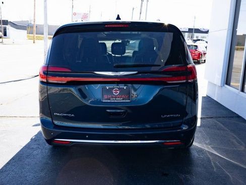 Used 2023 Chrysler Pacifica Limited FWD image 20