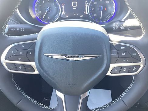 New 2026 Chrysler Pacifica Select image 13