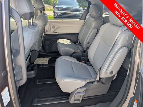 Used 2021 Toyota Sienna XLE w/ XLE Plus Package AWD/4WD image 9