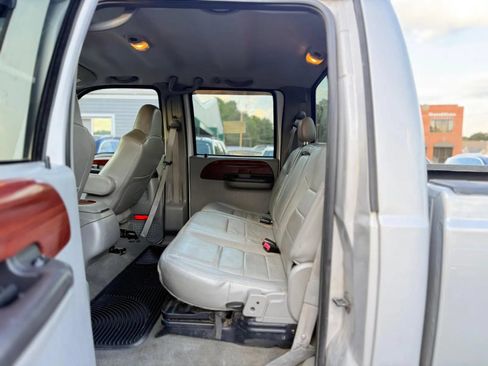 Used 2005 Ford F250 Lariat AWD/4WD image 24