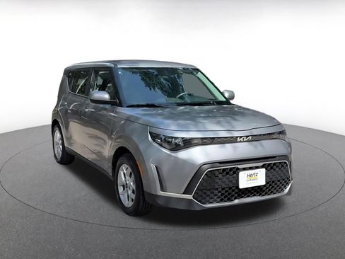 Used 2025 Kia Soul LX w/ LX Technology Package FWD image 3
